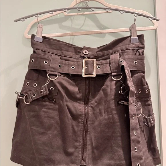 CARMAR Dark Grayish Brown Mini Skirt with Harness Ring Details y2k brand LF - Picture 2 of 4